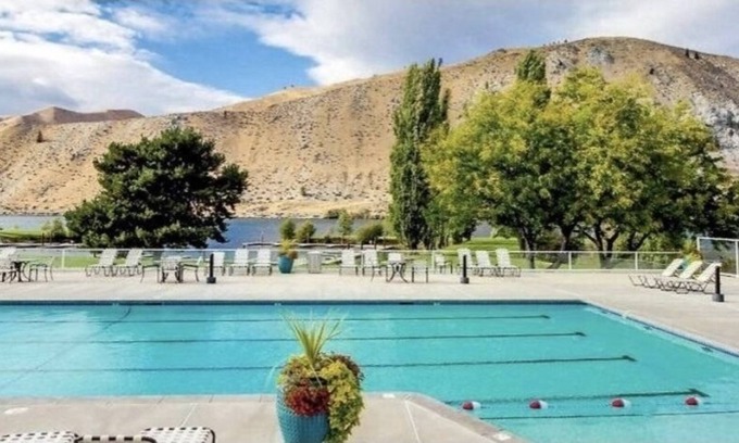 Orondo House | CHELAN AREA! Columbia River Large Home! Waterfront Sun Cove Community!