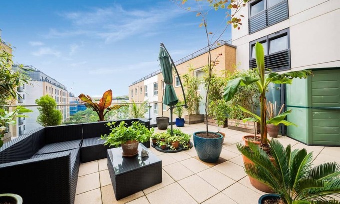 Sands End Apartment | Chelsea Pad by condokeeper