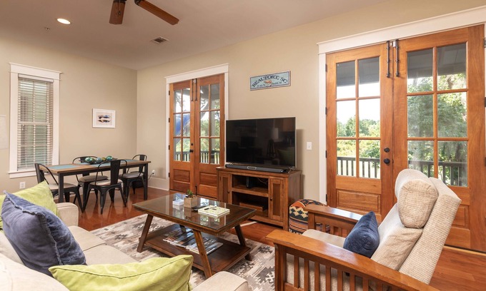 Habersham Condo | Cherokee Farms Flat - New Listing in Habersham