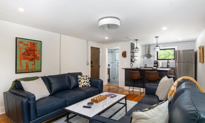 Black Mountain Apartment | Cherry Street Loft (B) Pet-Friendly & In the Heart of Downtown Black Mtn!
