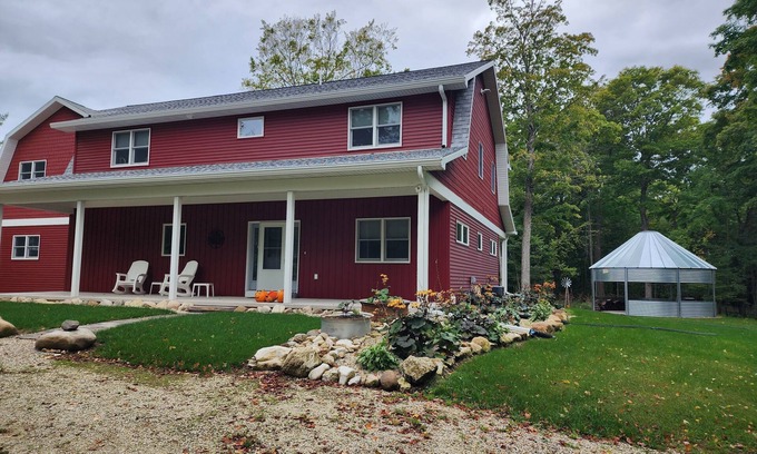 Algoma House | Cherry Tree House - located on 10 acres - only 5 minutes from Algoma.