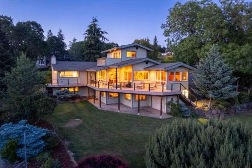 White Salmon House | CherryView Lane