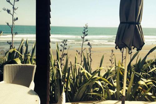 Oakura Villa | Chester Cottage Beachfront - direct ocean access