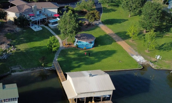 Leesburg House | Chestnut Cove Retreat on Weiss Lake Sleeps 16 Comfortably