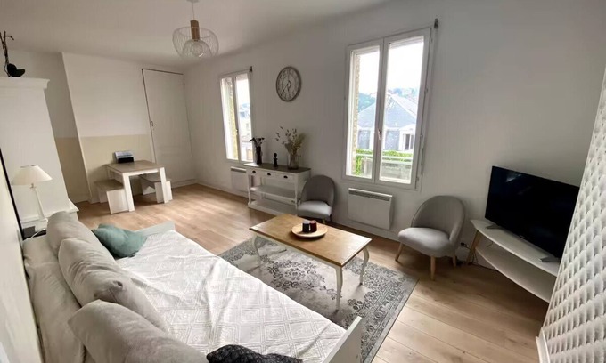 Anatole France Danton Apartment | Chez anatole, apartment near downtown