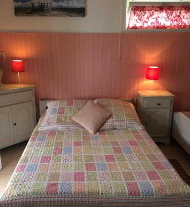 Les Avirons Bed & Breakfast | chez mamie