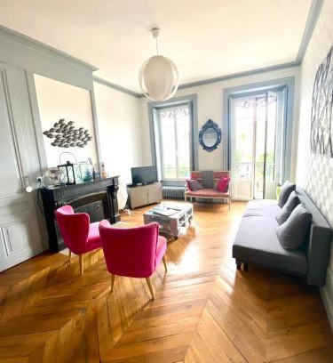 2nd Arrondissement Apartment | Chez Mo