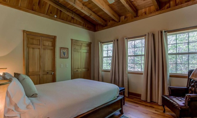 Wiley Cottage | Chianti Ste Vintners Cottage Cozy 3-Bedroom/3-Bath Ste nestled in the Mountains