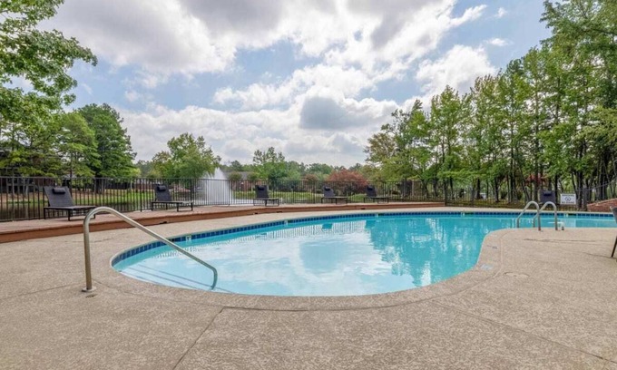 Rock Creek Apartment | Chic 1-bedroom apartment with fitness room, WiFi in fabulous West Little Rock