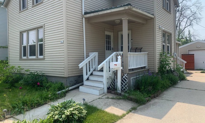 Downtown Apartment | Chic 1-bedroom apartment with WiFi, AC in fabulous Sheboygan