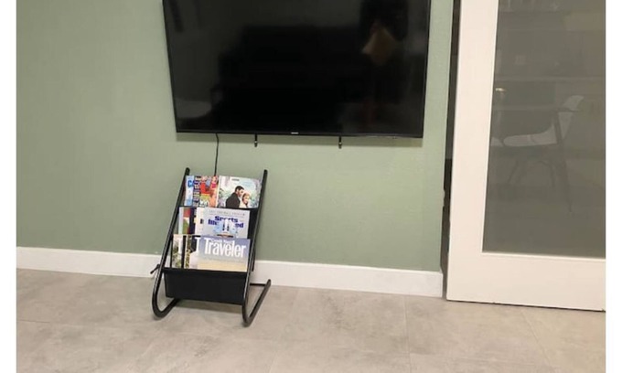 Rosemead House | Chic 1 bedroom guest house - Keyless check-in