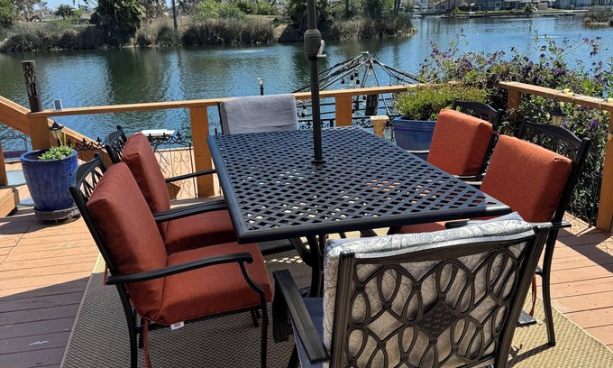 Discovery Bay Apartment | Chic 1-bedroom with two full bath, WiFi and AC in marvelous Discovery Bay