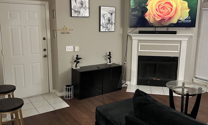 Dallas Apartment | Chic 1-bedroom with fitness room and WiFi in fabulous Dallas