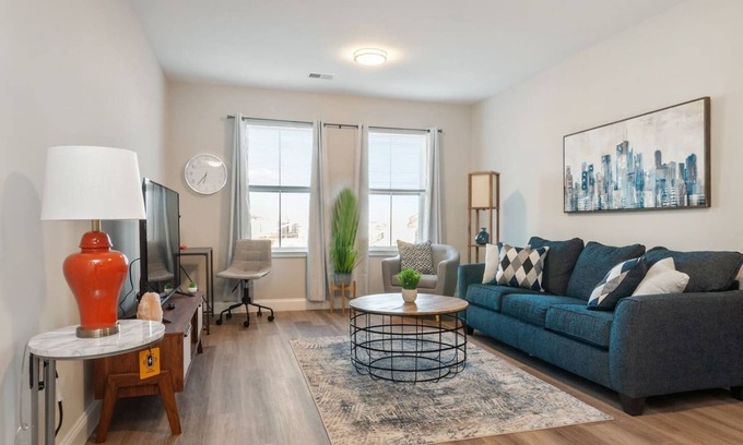 Newark Apartment | ⭐️Chic 1 BR Great Location!⭐️King Bed!⭐️FREE Parking!