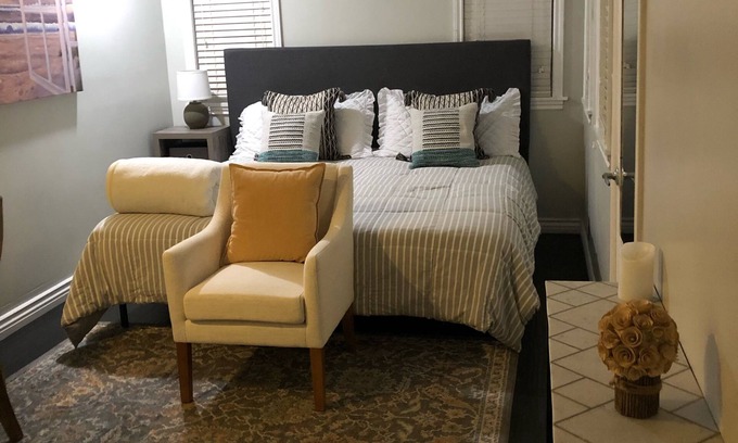 Altadena House | Chic 1Bedroom/bathroom with Private Entrance in Altadena/Share Home.