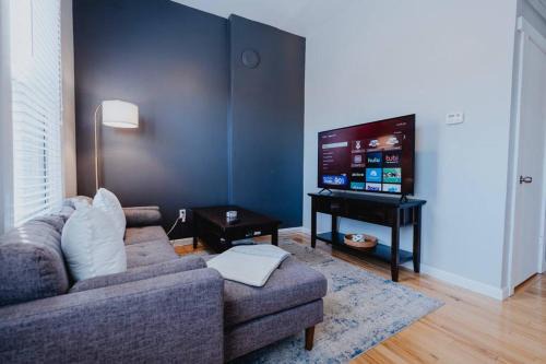 Soulard Apartment | Chic 1BR Balcony & Laundry Soulard
