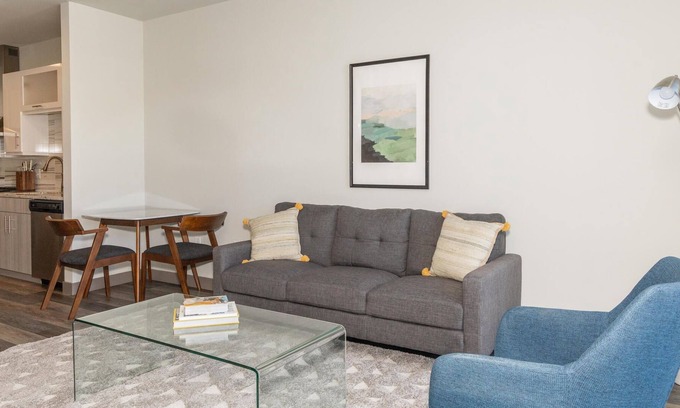Burlington Apartment | Chic 1BR in The Huntington Near Tech Corridor