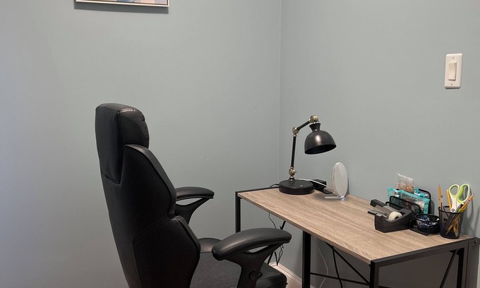 West Town Apartment | Chic 2-bedroom apartment with WiFi, AC in delightful Logan Square Chicago