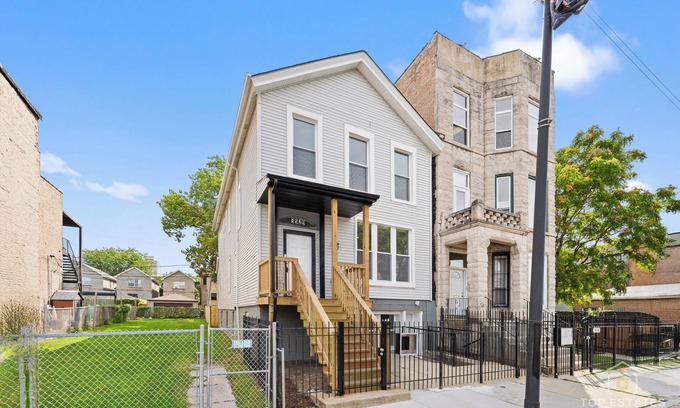 Douglas Apartment | Chic 2-bedroom apartment in beautiful Chicago. 30+ Day Stays Only