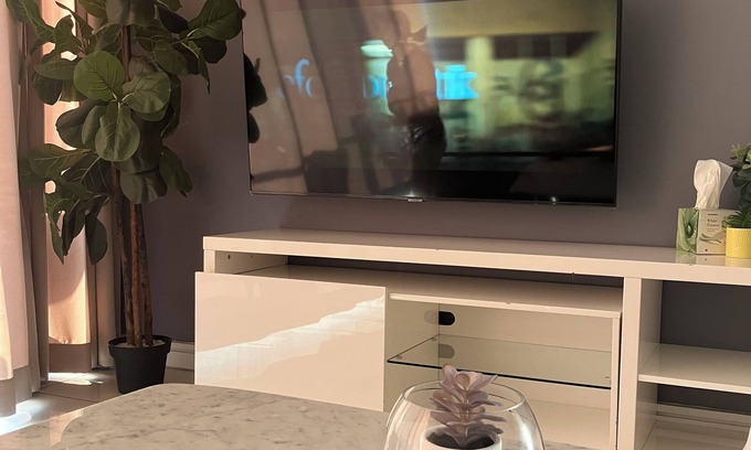Sandown Apartment | Chic 2-bedroom apartment with WiFi, AC in lovely Sandton