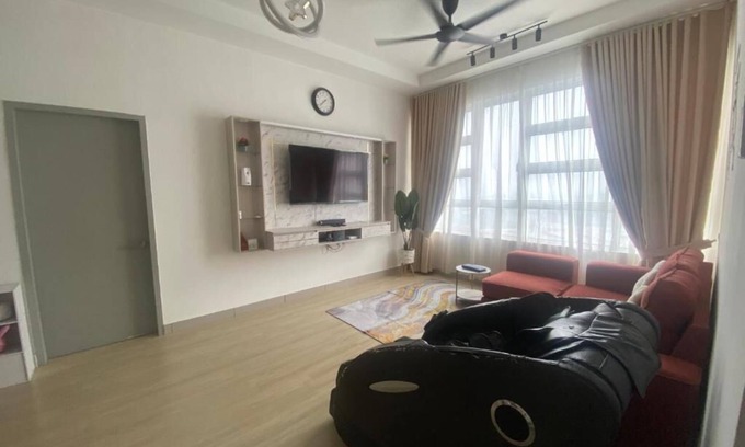 Kajang Apartment | Chic 2-bedroom apartment with AC and fitness room in vibrant Kajang