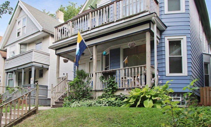 Milwaukee Apartment | Chic 2BR & PKNG Mins to Downtown, Fiserv, Brewers Rave, St. Lukes, & Froedtert