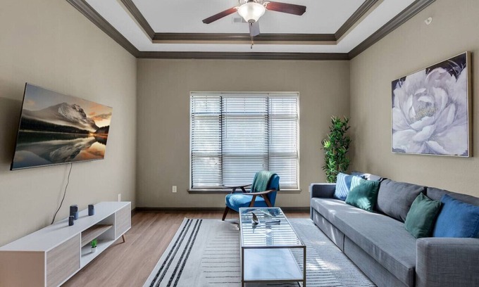 Brady Arts District Apartment | Chic 2BR- Pool,Gym,Parkng,Near BOK Ctr&Arts Dstrct