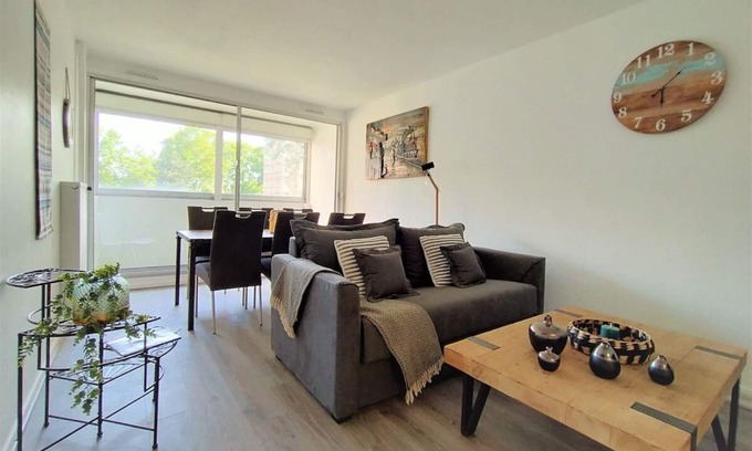 Gennevilliers Apartment | Chic and comfortable apart near Paris