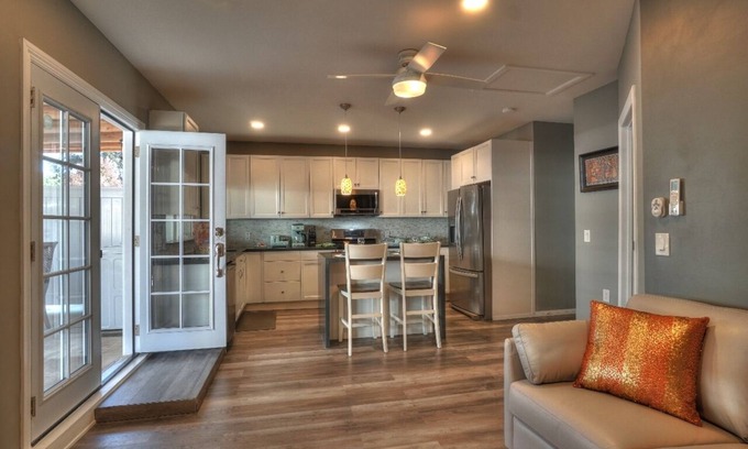 Mount Helix House | Chic and Cozy Luxury Private Guest House