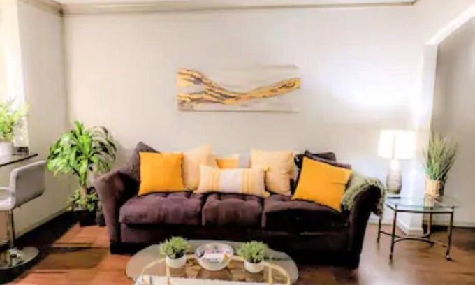 North Brookhaven Apartment | Chic Atlanta Oasis w/Gym + Pool Near Downtown