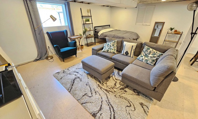 Leschi Apartment | Chic Basement in Seattle - Very Close to I-90