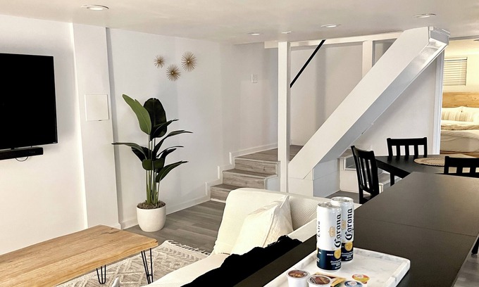 Atlanta Apartment | Chic Basement Suite ATL - Private Entrance & Free Charge and Park