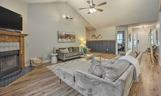 Bella Vista Cottage | Chic Bella Vista Getaway: Bike the Back 40!