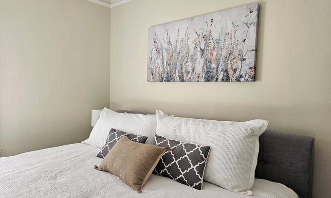 Vallejo House | Chic & Classy 1-Bedroom House in Quiet Area. Short Walk to Downtown and Ferry.
