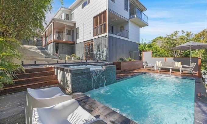 Sunrise Beach House | Chic Coastal Home on Orealla