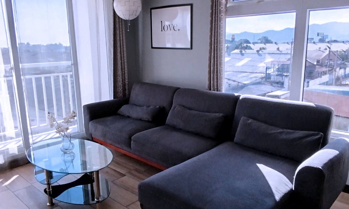 Zona 13 Apartment | CHIC & COMFORTABLE STAY – CLOSE TO AIRPORT