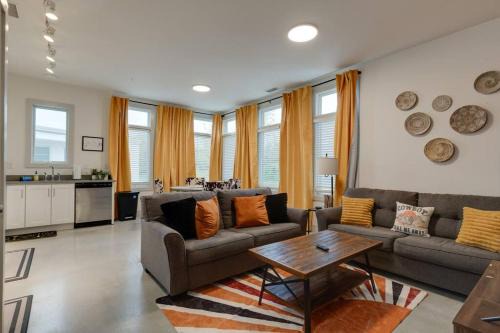 South Nashville Apartment | Chic Condo, 2mi to Downtown, Sleeps 8, by Geodis