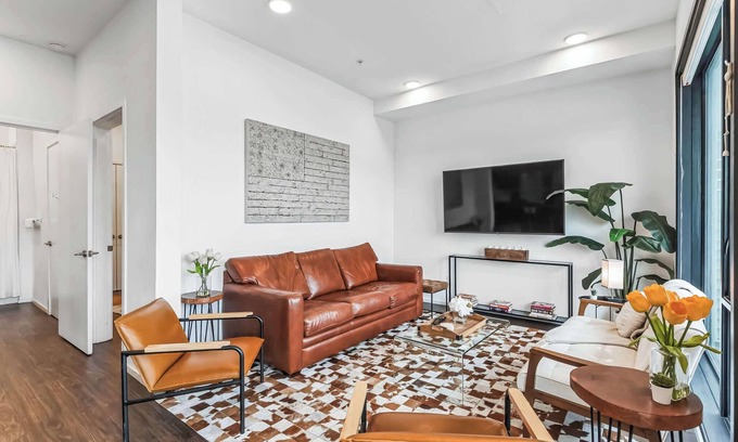 Eighth Avenue Condo | Chic Condo for 8 in Desirable Gulch Neighborhood!