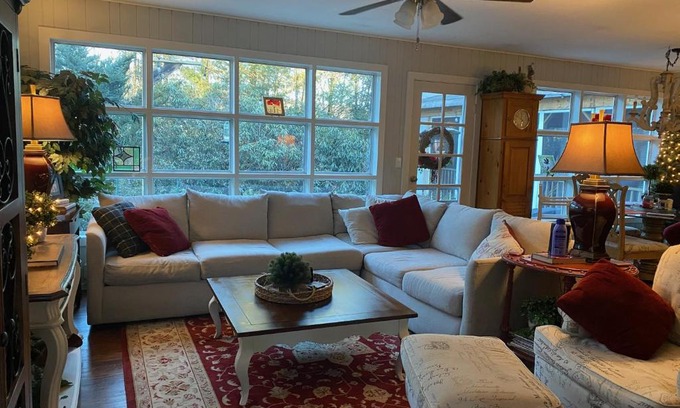 Highlands Hills House | Chic Cottage 1.7 miles to Downtown Highlands