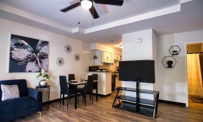 Eagle Pass Apartment | Chic & Cozy 2 bedroom - 1 bathroom - RATED BEST
