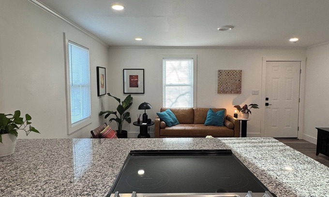 Northside Cottage | Chic Cozy 2 bedroom Cottage in Chapel Hill with AC and private parking