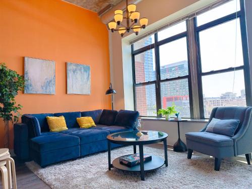 Near South Side Apartment | Chic Cozy 2BR Apartment Near McCormick, Place Museum Campus and Soldier Field