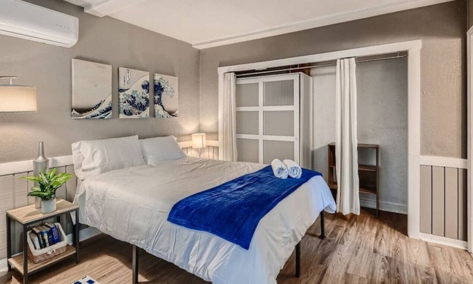 Central Sacramento House | Chic Cozy Studio Close to Downtown