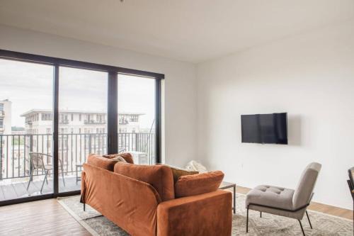 Yankee Hill Apartment | Chic East Side 1BR Apt with Balcony, Pool, and Gym