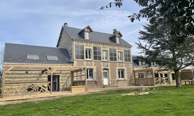 Octeville-sur-Mer House | Chic et Durable Entre Honfleur et Etretat, Maison de Charme Écoresponsable