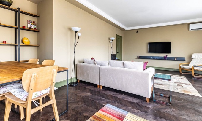 Uskudar Apartment | Chic Flat w Balcony BBQ 10 min to Emaar in Uskudar