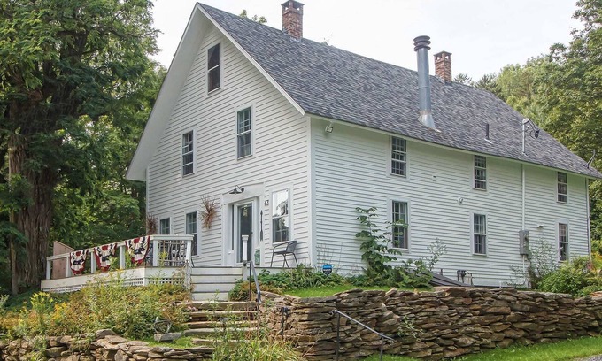 West Dover House | Chic Historic House w/Mountain Views Near Skiing