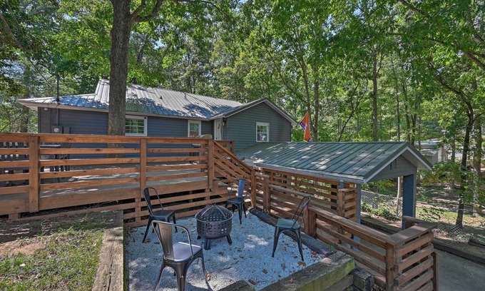 Townville House | Chic House w/Private Dock on Lake Hartwell!
