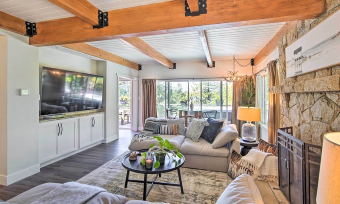 Cedar Glen House | Chic Lake House w/Furnished Deck & Hot Tub!