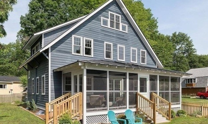 Malletts Bay House | Chic Lakeview Haven at Malletts Bay